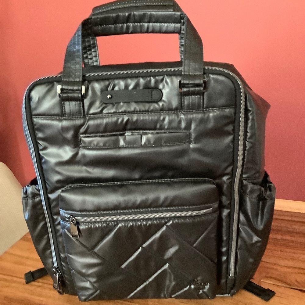 NWOT Lug Voyager backpack in Metallic Black